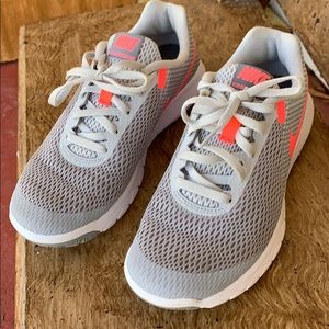 Nike women’s 6,5 GREAT condition. GENTLY worn.